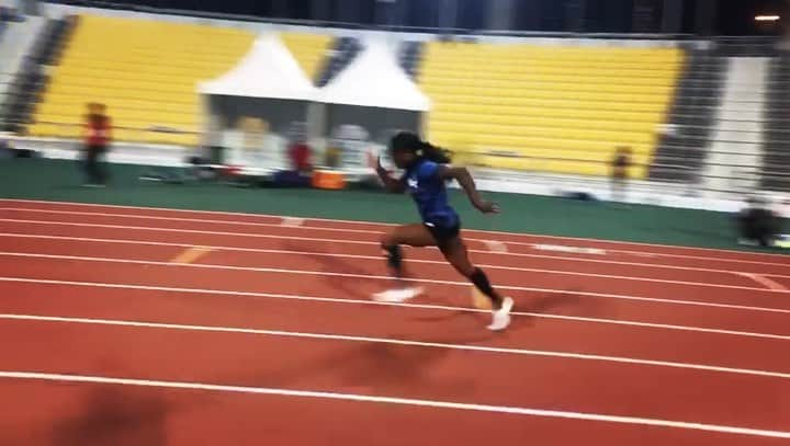 キャロル・ザヒのインスタグラム：「Retrouvez moi Lundi à 16h50 (heure locale) pour les séries du 200m des championnats du monde de Doha 🇫🇷💪🏾 #Ensemble #championnatdumonde #Doha2019 #Athlétisme #Sprint #ArméeDeChampion #EquipeDeFrance #Fra #🇫🇷」