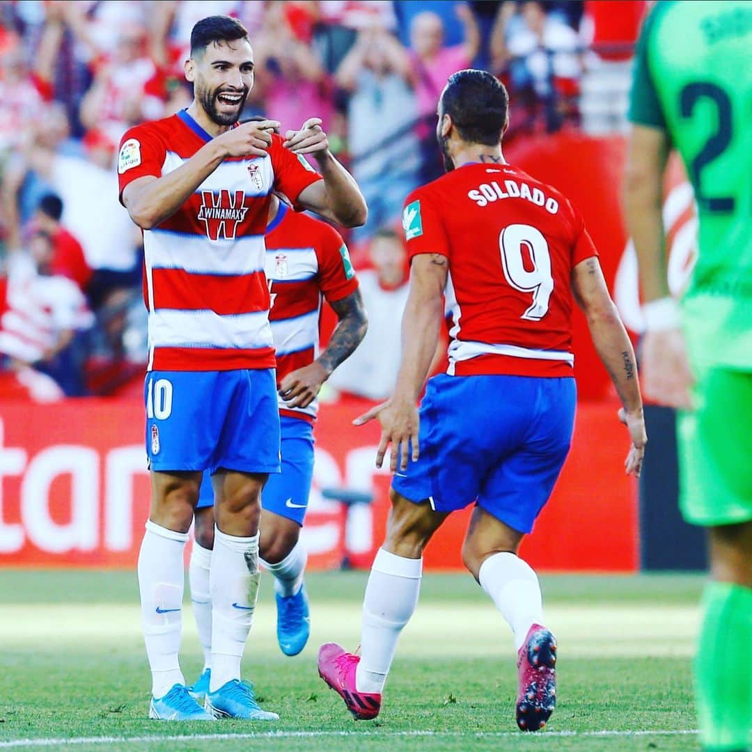 ロベルト・ソルダードのインスタグラム：「Seguimos!!! +3 súper importantes. 14 puntos a base de trabajo y sacrificio. Increíble nuestro estadio con nuestra gente otra vez, gracias! #eternalucha」