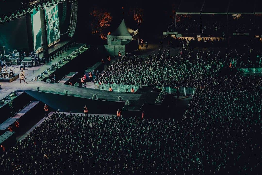 グー・グー・ドールズさんのインスタグラム写真 - (グー・グー・ドールズInstagram)「September 27 | Pedreira Paulo Leminski | Curitiba, Brazil w/ @bonjovi  #BonJovi #GooGooDolls #GGD #🇧🇷 ##Brazil #Curitiba #thinfstour」9月29日 3時57分 - googoodollsofficial