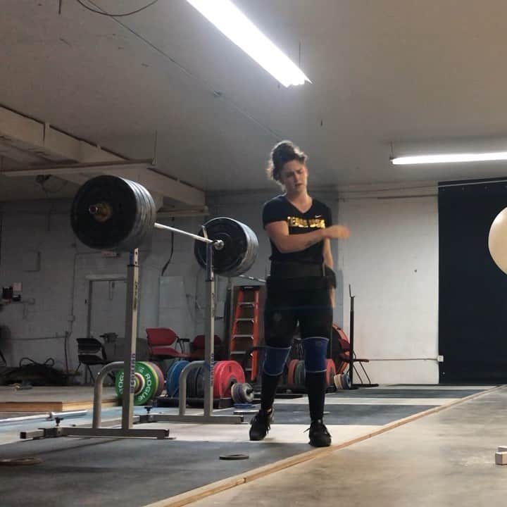 マッティ・ロジャーズのインスタグラム：「I survived another Death Day Wednesday!!!! I had to put the afternoon sessions videos first because I think they show how I’m REALLY feeling. A lot of good, hard work today even if I wasn’t feeling so hot (periods man, girls you know what I mean, guys you don’t care but feel sorry for us anyway). Just goes to show a lil extra fight & grit can go a long way when things are off. Excited for the final big push before Worlds! @rehband @2poodperformance」