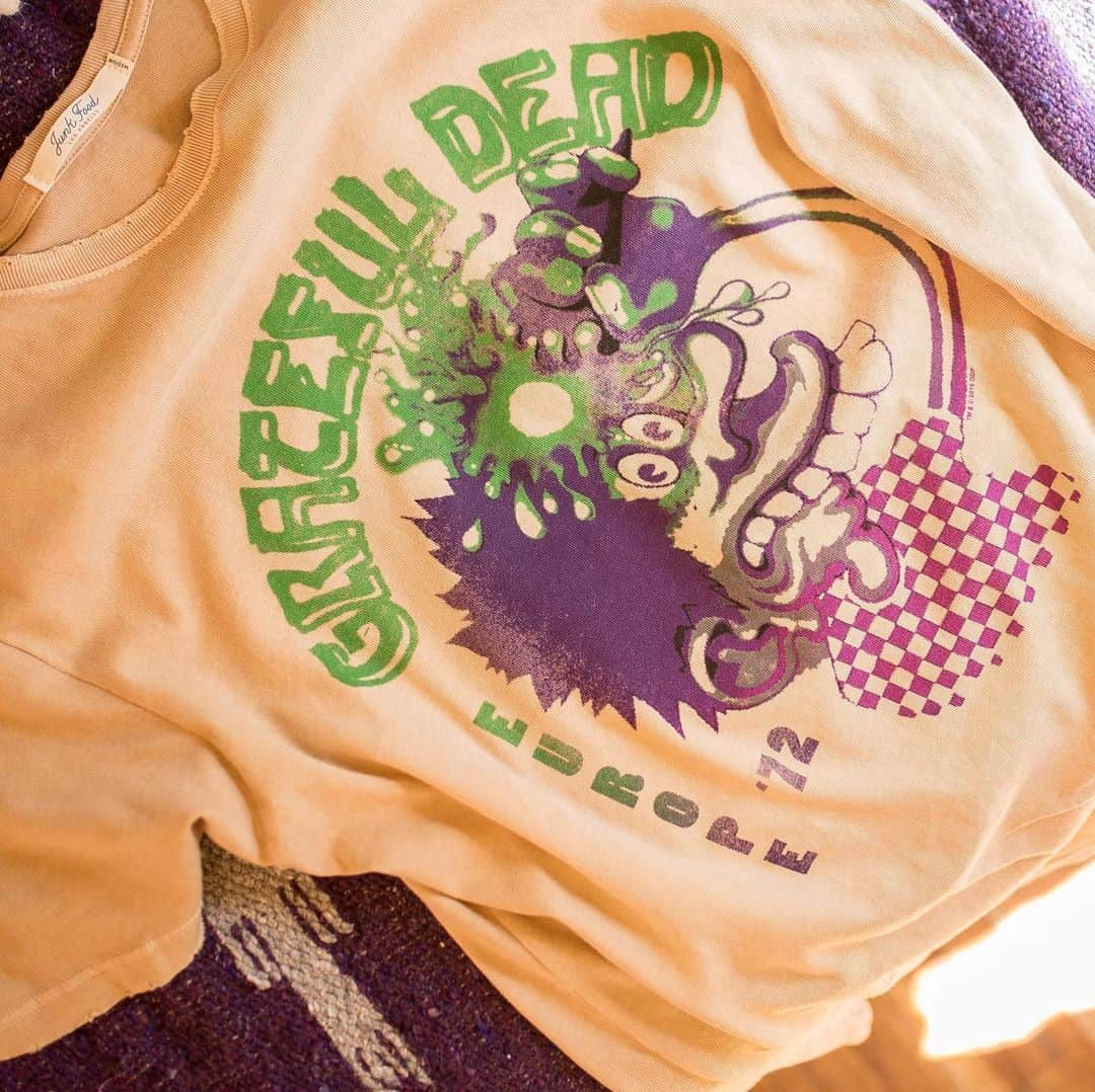 ジャンクフードさんのインスタグラム写真 - (ジャンクフードInstagram)「Join the Grateful Dead on their European adventure. / #junkfoodclothing #deadhead #trippytees」9月5日 12時10分 - junkfoodclothingco