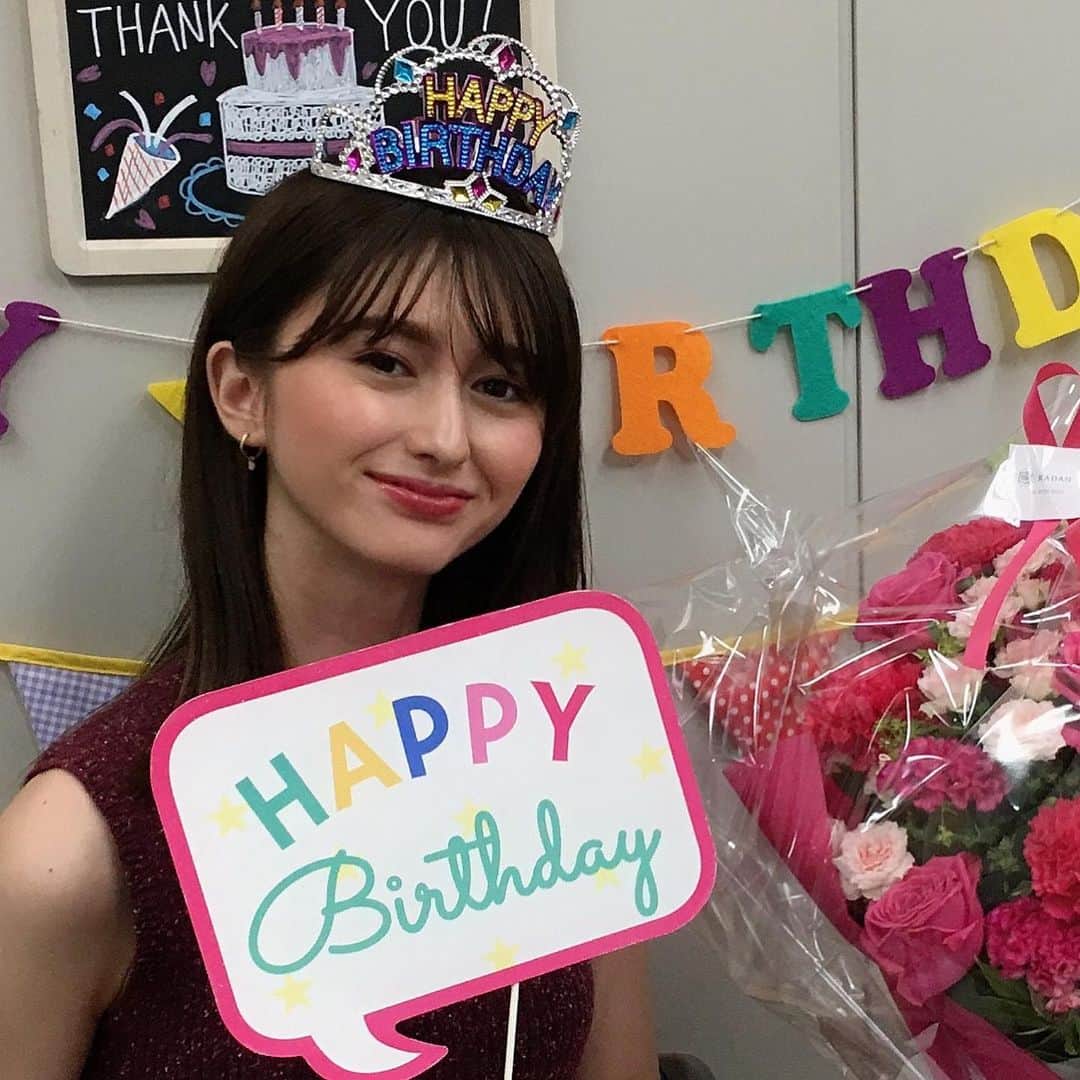 TBS「ビジネスクリック」さんのインスタグラム写真 - (TBS「ビジネスクリック」Instagram)「菜波キャスターの ㊗️お誕生日ショット もぅ全部可愛いから 大サービスだよっ‼️ #Happy birthday #お誕生日おめでとう🎂 #めでたい🎉 #businessclick #ビジネスクリック #tbs #TBS #菜波 @nanami10910 #奥沢 #奥沢 花壇 #Dr.Martens #ドクターマーチン #CHARLES & KEITH︎ #チャールズアンドキース #9月10日 #全部可愛い #選べない #乙女座 #乙女な菜波❣️」9月5日 4時03分 - business_click
