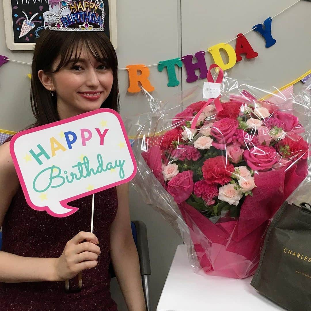 TBS「ビジネスクリック」さんのインスタグラム写真 - (TBS「ビジネスクリック」Instagram)「菜波キャスターの ㊗️お誕生日ショット もぅ全部可愛いから 大サービスだよっ‼️ #Happy birthday #お誕生日おめでとう🎂 #めでたい🎉 #businessclick #ビジネスクリック #tbs #TBS #菜波 @nanami10910 #奥沢 #奥沢 花壇 #Dr.Martens #ドクターマーチン #CHARLES & KEITH︎ #チャールズアンドキース #9月10日 #全部可愛い #選べない #乙女座 #乙女な菜波❣️」9月5日 4時03分 - business_click