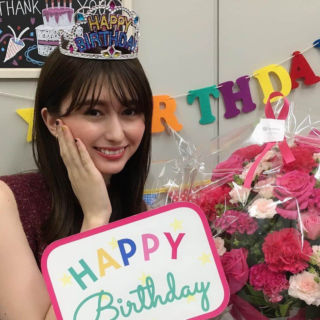TBS「ビジネスクリック」さんのインスタグラム写真 - (TBS「ビジネスクリック」Instagram)「菜波キャスターの ㊗️お誕生日ショット もぅ全部可愛いから 大サービスだよっ‼️ #Happy birthday #お誕生日おめでとう🎂 #めでたい🎉 #businessclick #ビジネスクリック #tbs #TBS #菜波 @nanami10910 #奥沢 #奥沢 花壇 #Dr.Martens #ドクターマーチン #CHARLES & KEITH︎ #チャールズアンドキース #9月10日 #全部可愛い #選べない #乙女座 #乙女な菜波❣️」9月5日 4時03分 - business_click
