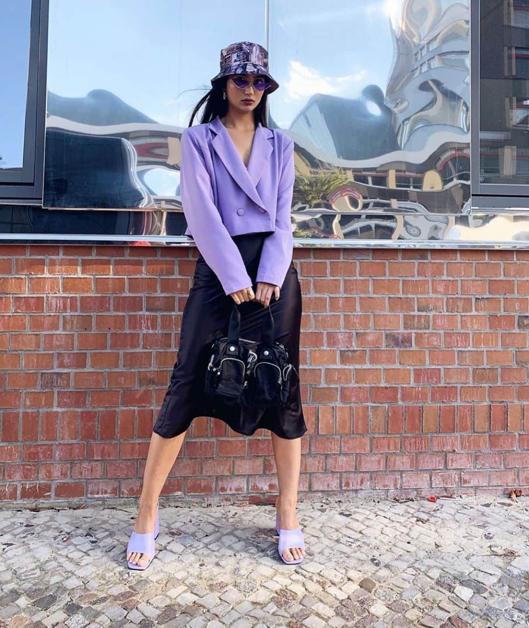 ジョージジーナ&ルーシーのインスタグラム：「@alina_kossan with one of our favourite bags-Zoomy 🖤💜 • • • • • • • #georgeginalucy #berlin #summer #outfit #fashion #streetwear #streetfashion #streetstyle #pink #pastel #hypebae #hsstyle #highsnobiety #35mm #vsco #tumblr #tumblrgirl #pastelgrunge #grungegirl #simplefits #baesmentapproved #wiwt #sunglasses」