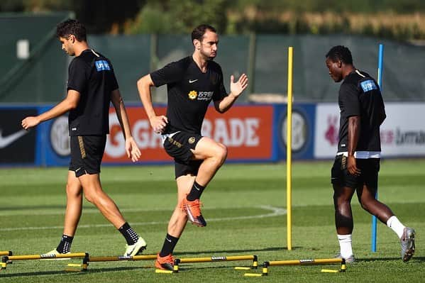 クワドォー・アサモアさんのインスタグラム写真 - (クワドォー・アサモアInstagram)「Oggi pomeriggio, ottimo allenamento ad Appiano ⚫️🔵 #Team #Focused @inter  This afternoon, great training in Appiano ⚫️🔵 #Team #Focused @inter」9月5日 4時28分 - asamoahkwadwo