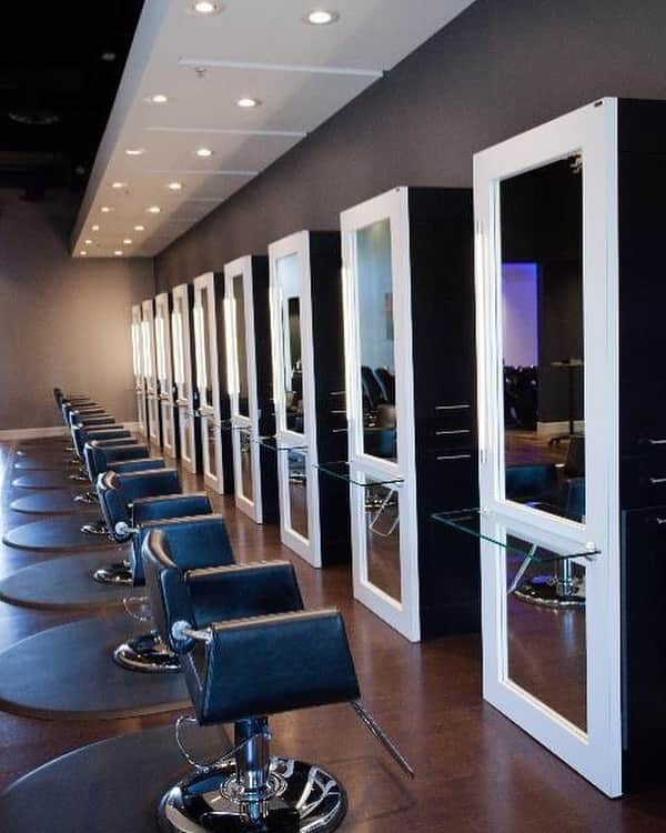 CosmoProf Beautyさんのインスタグラム写真 - (CosmoProf BeautyInstagram)「Whether you're a stylist or a salon owner, we've got a seat for you 😉⁣ ⁣ Reach out to our Salon Design Consultants today or visit cosmoprofequipment.com for more info about our Buy 1, Get One Free Equipment Sale this month! We'd love to help you create the salon of your dreams.💙⁣ 📸: @robertmoralesstudio⁣ ⁣ #cosmoprofbeauty #licensedtocreate #salonsuites #salondesign #saloninterior #saloninspo #salonequipment #salonowners #hairsalondesign #hairsalonowner」9月5日 4時36分 - cosmoprofbeauty