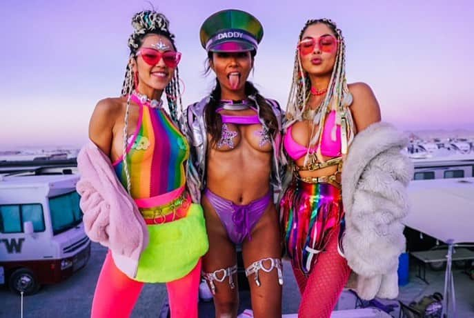 アリアニー・セレステさんのインスタグラム写真 - (アリアニー・セレステInstagram)「Team full of queens gotta keep your eyes on us. 👁🌈✨ @hello_janey @richellemonae #burningman2019 - 📸 @christiaan_mikey」9月5日 4時59分 - ariannyceleste