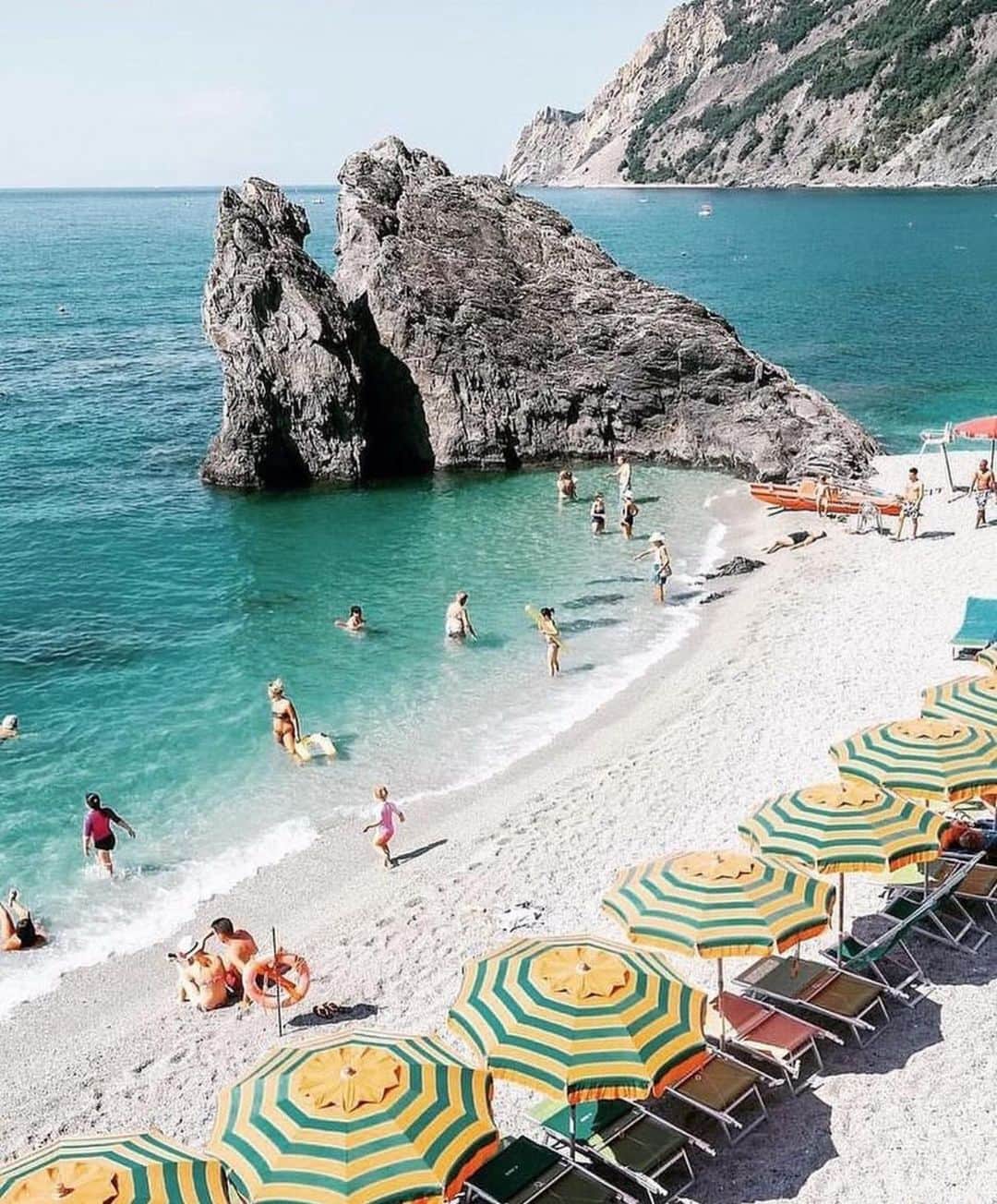 TRIANGL SWIMWEARさんのインスタグラム写真 - (TRIANGL SWIMWEARInstagram)「Monterosso Al Mare Still Feels Like Summer 🇮🇹🍋#SummerNeverEnds  #Italy」9月5日 5時07分 - triangl