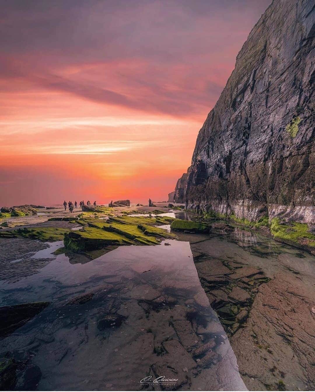 のインスタグラム：「Nice view at this sunset at Catedrales Beach in the north of Spain by @carlosgirona1 at @igersspain 😍🙌📸 #igersGalicia #igersspain #igers」