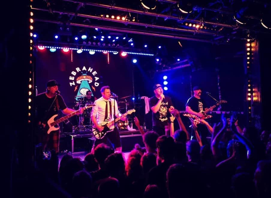 Zebraheadさんのインスタグラム写真 - (ZebraheadInstagram)「Last night was fucking raging!! Thanks Vienna!!! Tomorrow is Prague at the Meet Factory! 📷 by @lukas9950 #zebrahead  #braininvaders #flex #vienna #raging」9月5日 5時21分 - zebraheadofficial