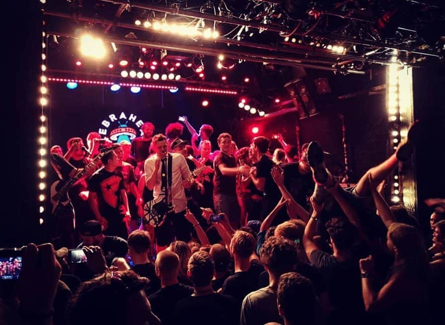 Zebraheadさんのインスタグラム写真 - (ZebraheadInstagram)「Last night was fucking raging!! Thanks Vienna!!! Tomorrow is Prague at the Meet Factory! 📷 by @lukas9950 #zebrahead  #braininvaders #flex #vienna #raging」9月5日 5時21分 - zebraheadofficial