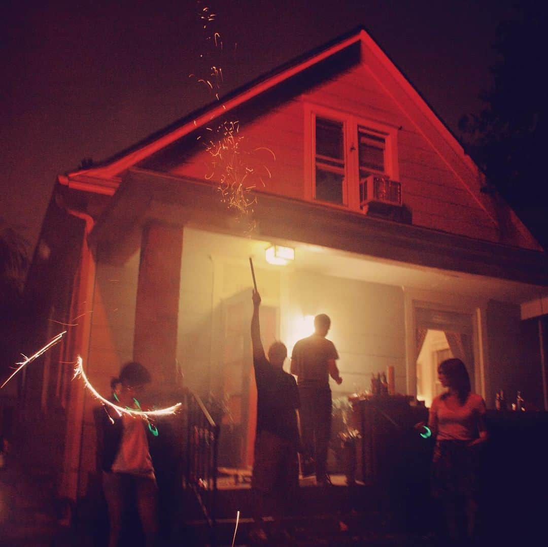 Robert Bingamanのインスタグラム：「Tonight will be our last on Wyoming Street. 11 years. 14,557 photos snapped. So here’s 10. Thank you to all those who stopped by along the way, and all those who helped us make it our home. You’re in these, even if you’re not. As Molly might say, *that* was a great game.」