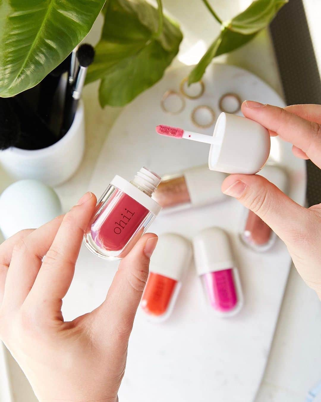 Urban Outfittersさんのインスタグラム写真 - (Urban OutfittersInstagram)「Meet your new obsession: #ohii lip gloss in five shades that are super-shiny with a range of different finishes. Head to @ohiibeauty for more info!」9月5日 6時04分 - urbanoutfitters