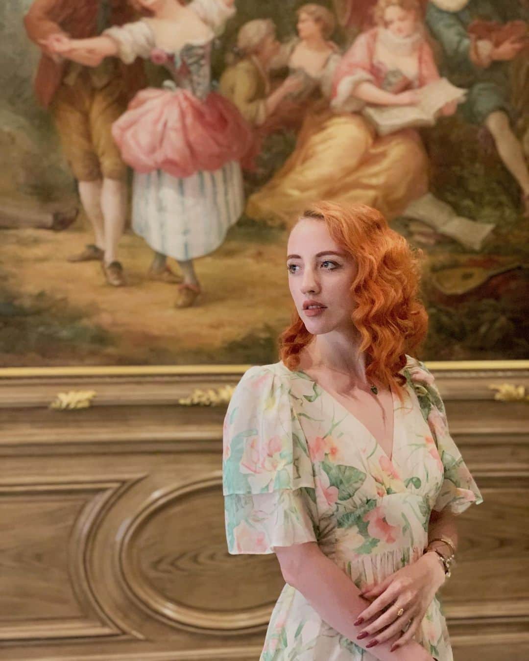 ベッキー・クルーエルのインスタグラム：「past participant 🐚 I had the loveliest time visiting @claridgeshotel to preview costumes for the upcoming Downton Abbey film! I get to see it next week - can’t wait!! #gifted ☁️ check my stories for more peeks. ⁣ ⁣ This dress is a vintage American brand but I picked it up in Japan. I love it! My first time wearing it out despite owning it for years!」