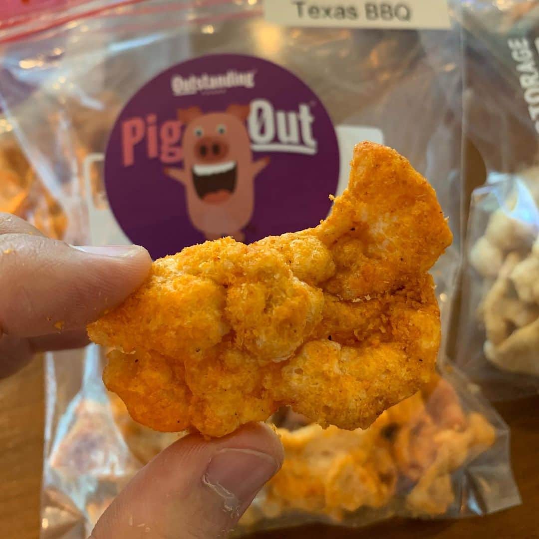 ロブ・ディアデックのインスタグラム：「🐷🚫 First @outstandingfoods killed the game with the first ever pigless bacon chip, and now it is time for the take over with this new pigless pork rind! It’s so unbelievably tasty! If I said it once, I have said it a thousand times, @billglaser is the ultimate CEO and visionary and @daveandersonchef is a true plant based  magician! A lethal combo for building a company #PigOutchips @dyrdekmachine #manufacturingamazing」