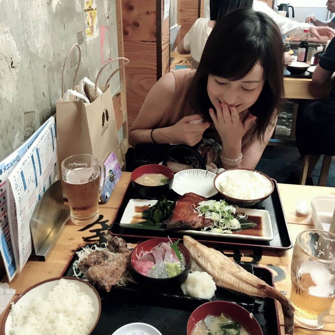 及川奈央さんのインスタグラム写真 - (及川奈央Instagram)「先日、お昼間から親友とランチ＆ビールいただきまして。金目鯛の煮付が予想以上に大きくて。とっても贅沢な時間でした◎」9月5日 6時32分 - naooikawa
