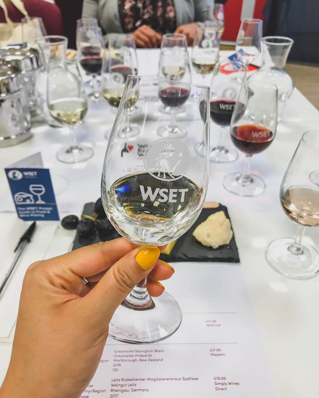 Eat With Steph & Coのインスタグラム：「Wine Education Week is almost here! Ive always wanted to learn more about wine and this introduction class at WSET in Bermondsey was super interesting, and now I know my basics on red and white wines.  My favourite is definitely Rioja for red, and also Riesling for white. But also the cheese. Always cheese 🧀 But what about you guys?  Additionally, on next Monday 9th September, join in on the Guinness World Record attempt for the largest sommelier lesson in food & wine pairing, hosted by @ollysmith. Google the event to find more details! Cheers! 🍷 #invite #wine #sommelier #winepairing #wineandcheese #cheese #wset #guinessworldrecord #redwine #whitewine #drinkaware #wineeducationweek #timeoutlondon」