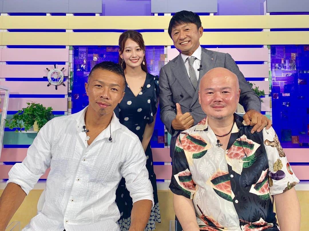 のインスタグラム：「. 先日の長崎出張✈️ ボートレースライブのメンバーと😘 いつも楽しくお仕事させてもらっています . . #武田修宏 さん #黒須田守 さん ゲスト#内山高志 さん #須貝茉彩 #長崎出張#長崎」
