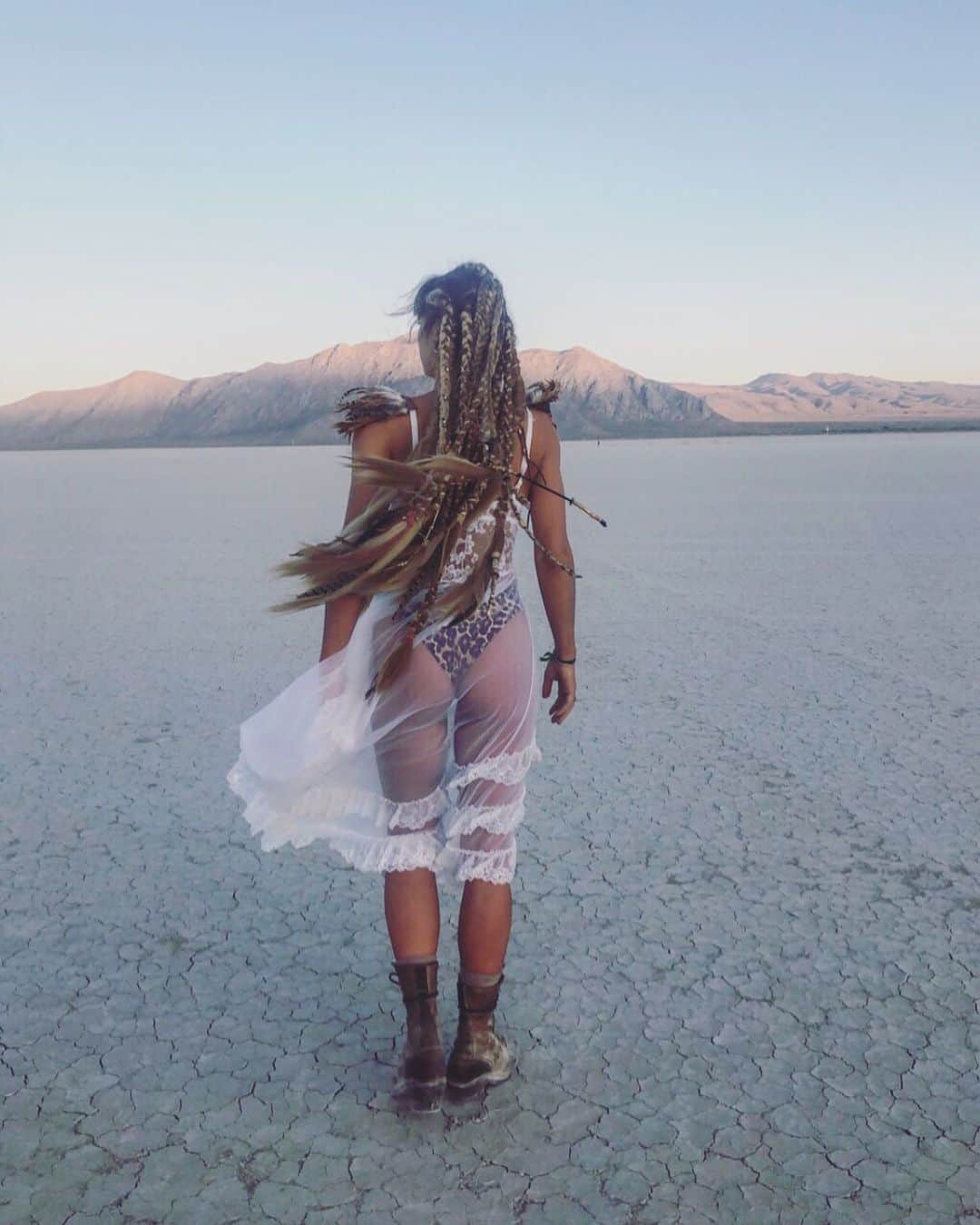アシュリー・ハートのインスタグラム：「I AM hART I felt like I stepped out of life,  When I realize this is it,  The veil wears thin  on waiting for real life to begin,  Here, the principles we stand on transform us,  Translated from the dust to the concrete of the city,  Here I still remain, less contrast  Yet more rich in heart and the art that made us.  #BurningMan19  @hairwithlinda.」