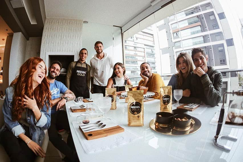 Jonas Sulzbachさんのインスタグラム写真 - (Jonas SulzbachInstagram)「Hoje rolou um café da tarde muito especial com nossos amigos e #NescafeGold 🧡. Que experiência incrível. Um mestre de torra falou sobre a linha Nescafé Gold e deu dicas de como preparar o café perfeito, com diversos métodos de preparo. Um momento premium merece um café premium, não é @nescafebr? #ValorizeSuaXicara 🧡 #ad」9月5日 7時26分 - jonassulzbach