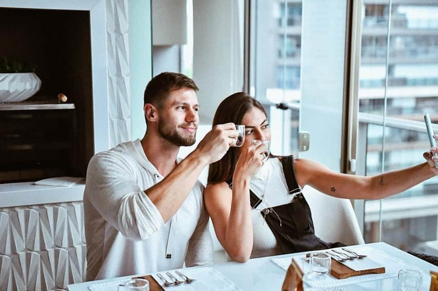 Jonas Sulzbachさんのインスタグラム写真 - (Jonas SulzbachInstagram)「Hoje rolou um café da tarde muito especial com nossos amigos e #NescafeGold 🧡. Que experiência incrível. Um mestre de torra falou sobre a linha Nescafé Gold e deu dicas de como preparar o café perfeito, com diversos métodos de preparo. Um momento premium merece um café premium, não é @nescafebr? #ValorizeSuaXicara 🧡 #ad」9月5日 7時26分 - jonassulzbach