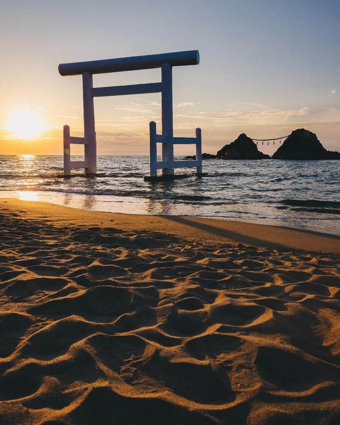 Canon Asiaのインスタグラム：「“This was taken in Itoshima, Japan. The two rocks on the right are called “Meoto Iwa” (or "wedded rocks" in English) and have such a name because they seem to be close together. This place is so beautiful that it has been selected as one of the 100 best sunset spots in Japan. It was great to take this photo before the sun set.” . Choosing the right time is important if you are looking to include the sun ☀️ into your compositions. To avoid harsh lighting situations, try to shoot just after the sun rises or right before it sets for a warm orange tone 🧡 to your photos . 📷 Image by @bayashi_16 shot using the Canon EOS 6D Mark II | Canon EF 24-70mm f/2.8L II USM | f/13 | 1/50s | ISO 100 | 24mm  Want your photos to be featured too? Tag them with #canonasia or submit them on My Canon Story, link in bio!  #canonasia #photography #itoshima #japan #sunset #beach #beachphotography #nature」