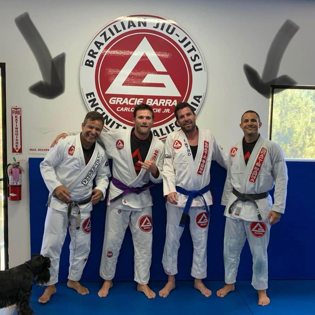 スコット・イーストウッドさんのインスタグラム写真 - (スコット・イーストウッドInstagram)「Congrats to these two beasts on their Preformace at Ibjjf Masters World Championships!! @nelsonmonteiroo and Steve Gable thanks for all  the years of training.  Congrats to all of the others who competed this last weekend. Also love that your dog 🐕 made this photo.  Just noticed that as I dug this photo up from my library.  #graciebarra #brazilianjiujitsu」9月5日 7時51分 - scotteastwood