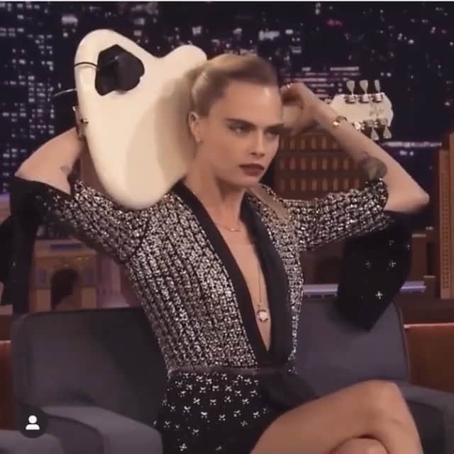 のインスタグラム：「Showing off my party trick for @jimmyfallon」