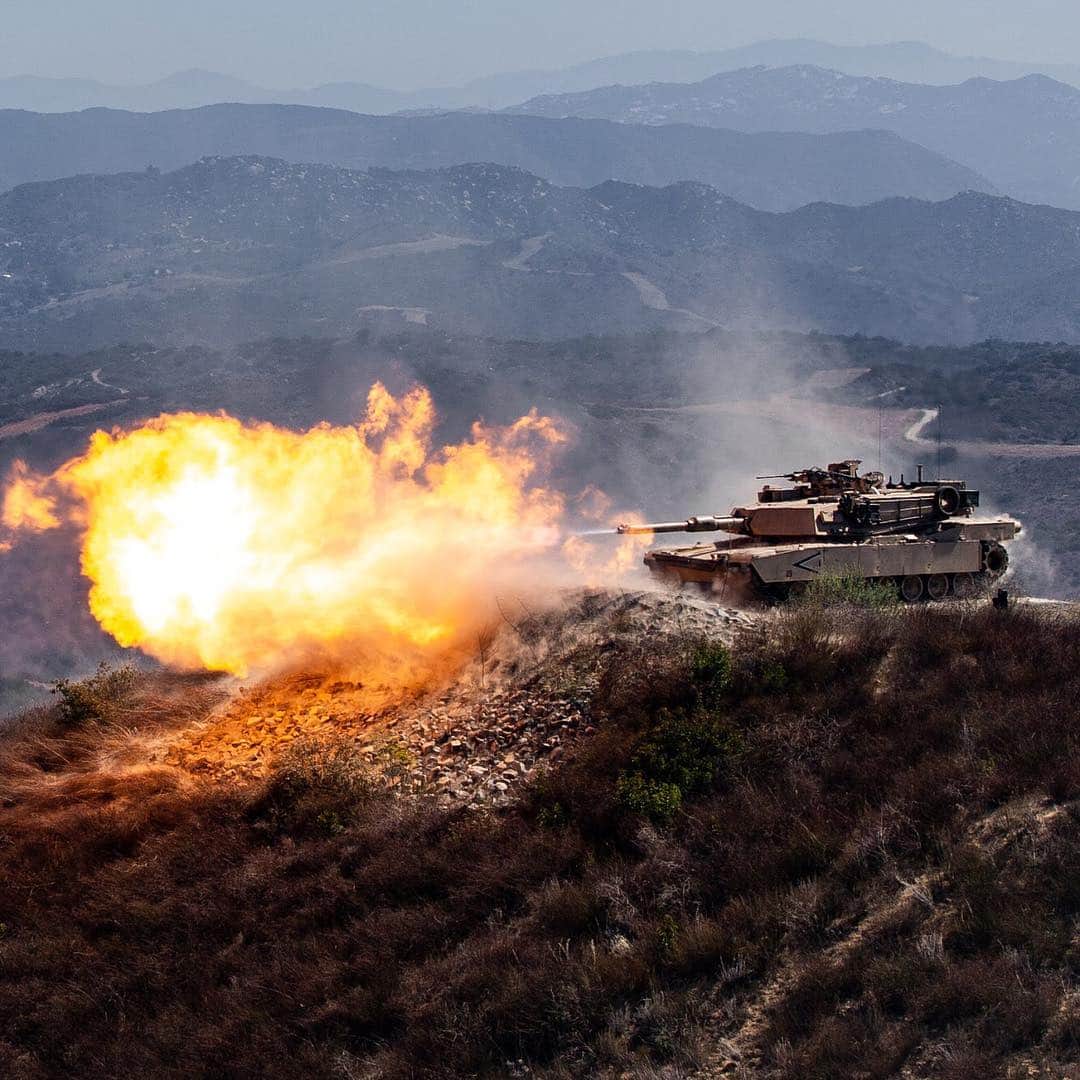 アメリカ海兵隊さんのインスタグラム写真 - (アメリカ海兵隊Instagram)「Straight 🔥🔥🔥 ⠀⠀⠀⠀⠀⠀⠀⠀⠀⠀⠀⠀ ⠀⠀⠀⠀⠀⠀⠀⠀⠀⠀⠀⠀ An M1A2 Abrams Main Battle Tank fires during the Tank Gunnery Competition, on @mcb_camp_pendleton. TIGERCOMP is an annual force competition that determines the Marine Corps’ most lethal tank crew. (U.S. Marine photo by Sgt. Tayler P. Schwamb)  #Marines #USMC #Military #Tanks」9月5日 8時59分 - marines