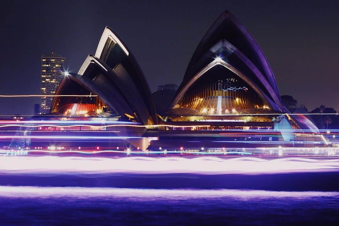 アンドリュー・ドッズさんのインスタグラム写真 - (アンドリュー・ドッズInstagram)「Sydney Opera House - I don’t know what I was trying to do when doing the long exposure but I thought this looked cool」9月5日 9時38分 - andrew_dodds