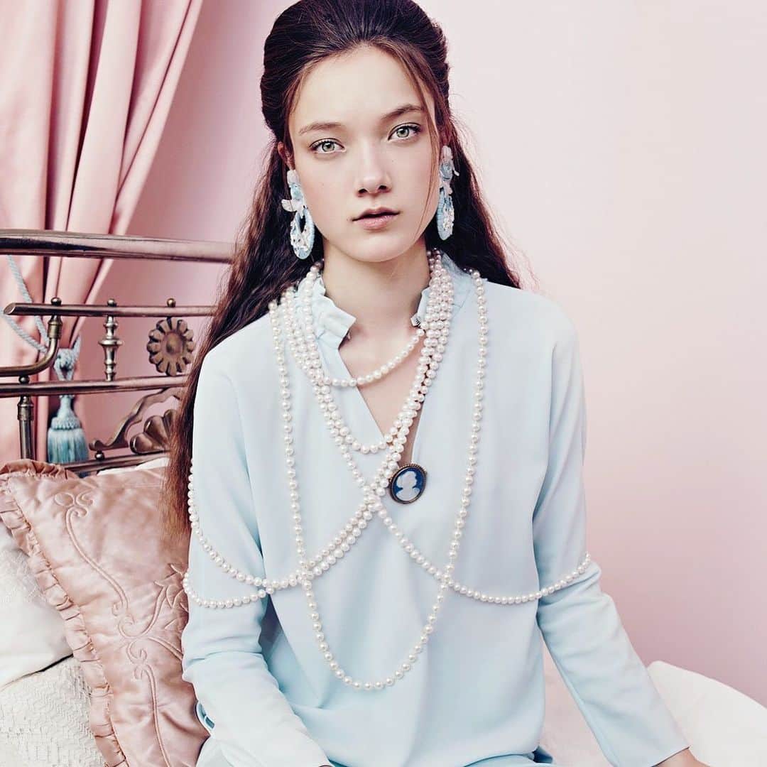 ユミ・ランバートのインスタグラム：「@elenarendinastudio @numeromagazine」