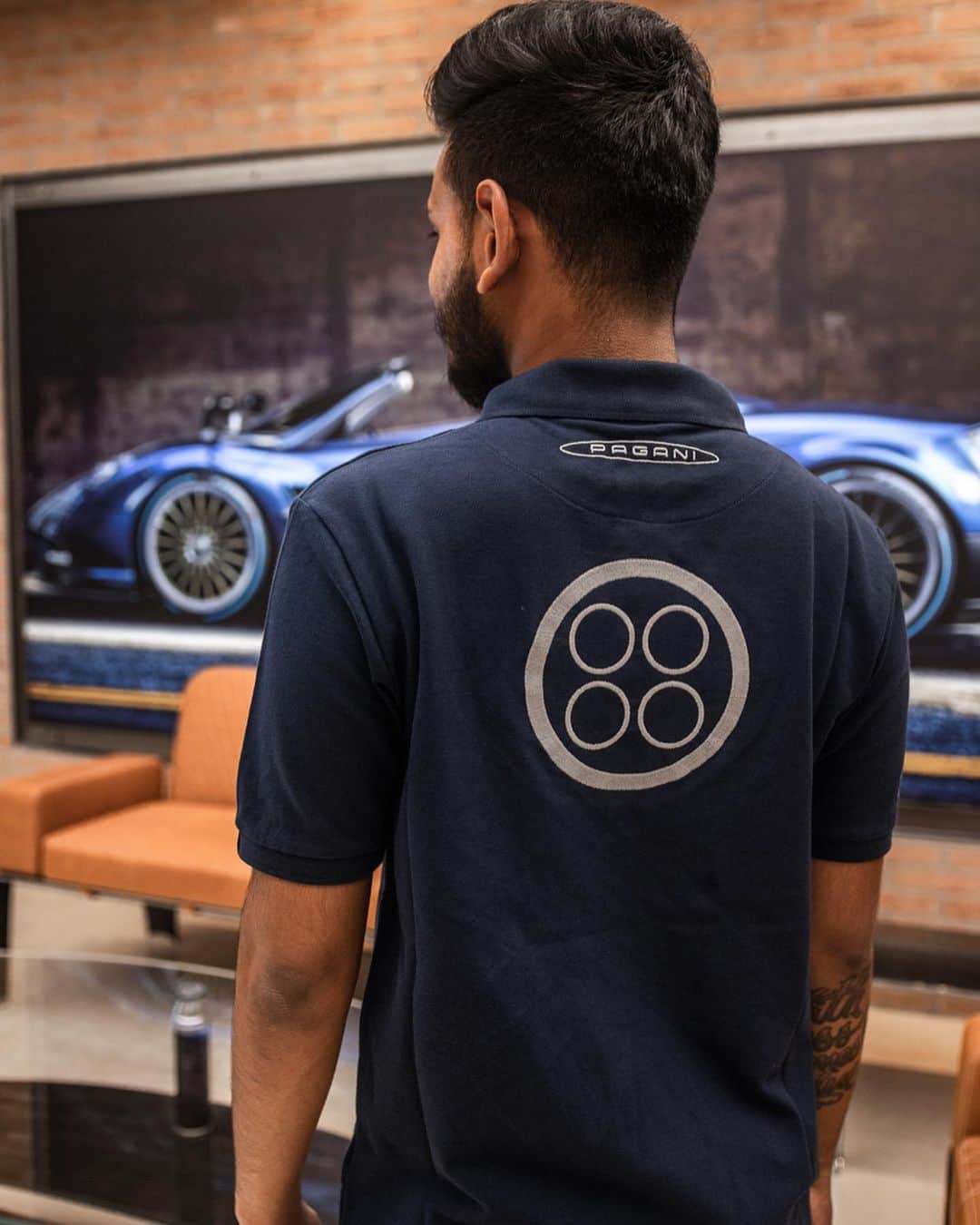 CarsWithoutLimitsさんのインスタグラム写真 - (CarsWithoutLimitsInstagram)「The Pagani Automobili merchandise collection supplied by @mantore_cmcmotorsports  Make sure to follow and contact @mantore_cmcmotorsports for all your official automotive merchandise 🧢 #carswithoutlimits #pagani #huayra #bc #huayrabc #paganihuayra #paganizonda #clothing #merchandise」9月5日 10時06分 - carswithoutlimits