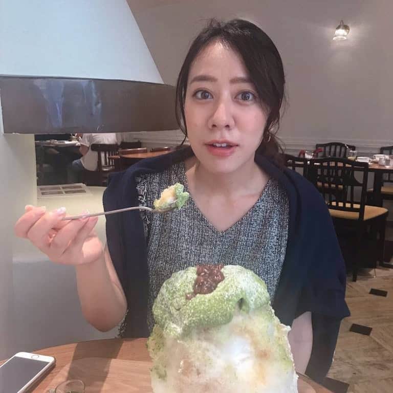 女子アナ47のインスタグラム：「. こんにちは、47発信プロジェクトです！本日は長澤彩子アナウンサーが『鎌倉でかき氷活動』をお届けします！ . 女子アナ47の長澤彩子です。 生まれも育ちも神奈川、そして３月までテレビ神奈川でアナウンサーをしていたので今回も地元情報をお届けします！ 空前のかき氷ブームが沸き起こり、どこも行列が出来ていますね。観光地で有名な鎌倉も然りです。 そんな中、偶然にも穴場を見つけてしまいました！ 鎌倉駅から100メートルほどの「Dear Bread 鎌倉」6月にオープンしたばかりのお洒落なお店です・・・・・・ . 続きはトップページのリンクから『47発信プロジェクト』へ！ . #47発信プロジェクト #アナウンサー #フリーアナウンサー #女子アナ #女子アナ47 #地方創生 #地方創生アナウンサー #マッチングサイト #マッチングサービス #47発信プロジェクト #神奈川 #鎌倉 #かき氷 #長澤彩子」
