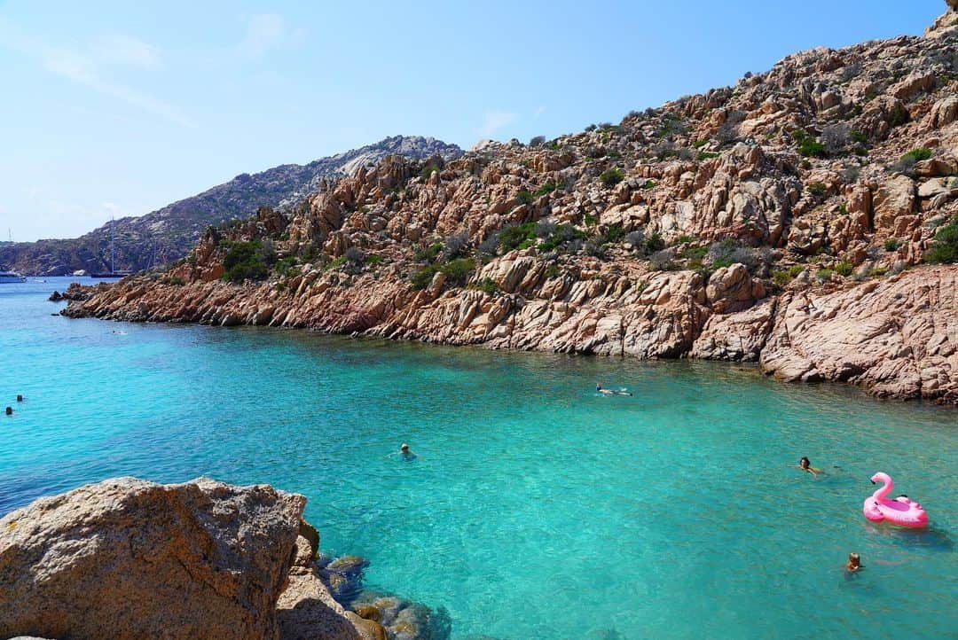 ルーカス・グラビールさんのインスタグラム写真 - (ルーカス・グラビールInstagram)「Did I hike in flip flops with no water during the hottest time of the day just to see this beach and take photos? Yes. 🤦‍♂️ Was it worth it? Yes. 😎」9月5日 10時44分 - mrgrabeel