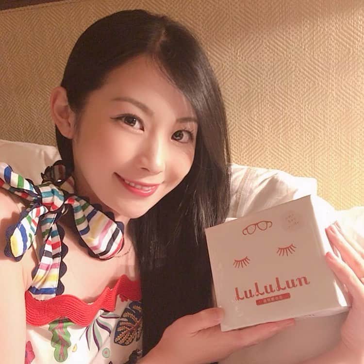 のインスタグラム：「早速、グアムに持って来てます～🏝✨ リニューアルされたルルルン「さっぱり透明感タイプ」を早速使ってみたよ❤  シリーズ累計10億枚突破🥳すごい人気✨  ８月からPLAZA、９月１日から一部ドラックストアで先行販売しますよ～👏 ビタミンD様作用で肌の長期改善をサポートしてくれるから、毎日使ってます😍  新ルルルンをぜひみんな試してみてね✨  #ルルルン #lululun  #ごきげんをつくる  #フェイスマスク  #pr #グアム #Guam」