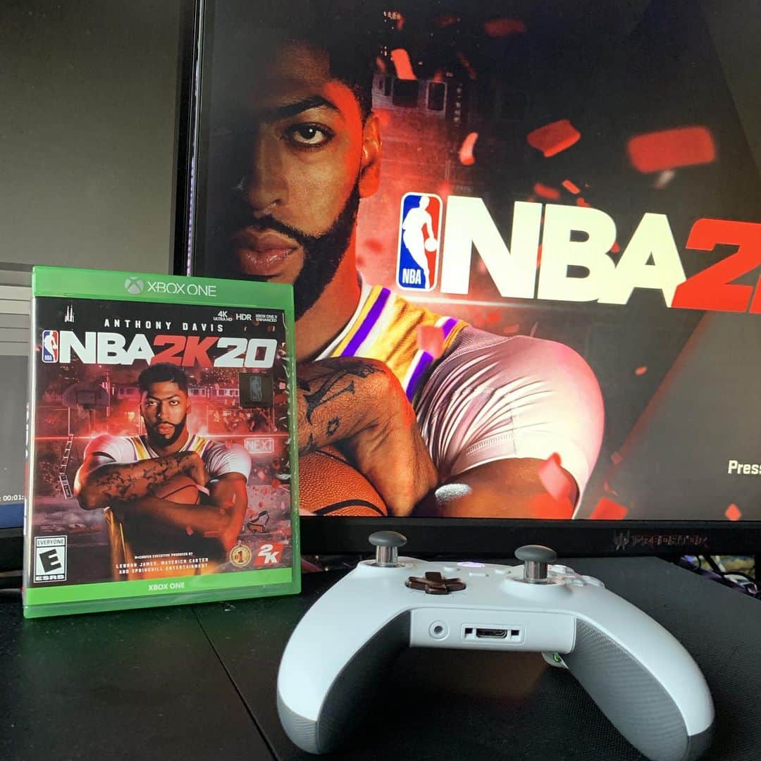 ゲームのインスタグラム：「Download the @caffeine app now & follow me: THEGAME ...... bout to give this 2K20 a it’s 1st look before release tomorrow night 😱😱😱 #TMC」