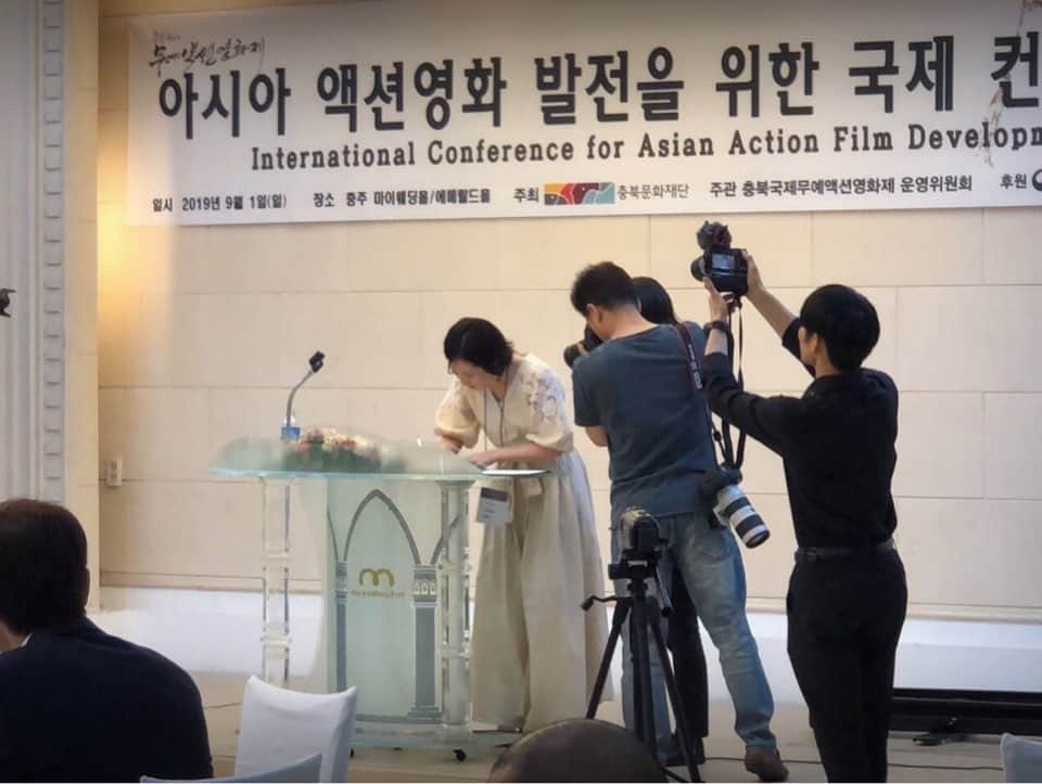 武田梨奈さんのインスタグラム写真 - (武田梨奈Instagram)「🔥﻿ 韓国の映画祭にて、国際会議が行われたのですが、日本代表としてお招きいただき出席致しました。﻿ 世界で御活躍されてる方々の中で、恐れ多いながら私もスピーチさせていただきました。﻿ すごく緊張したけれど、ハリウッド、香港、インドネシア、タイ、カナダ、フィリピン、カンボジア、そして日本、各国のアクション映画への想いや意見、今後について、色々知ることができ、話し合うこと出来て刺激的でした。何より嬉しかったのが、海外の皆さんは日本のアクション映画や空手を大尊重してくださっている事。とても誇りに思いました。﻿ ﻿ 韓国にいる数日間、朝から晩までずっと皆といたのですが、7割はアクション映画の話なんです。笑﻿ 飲みに行くと必ずと言っていいほど、スパーリングが始まったり、アクション講義が始まる。﻿ みんな本当に、アクションが好きで、マーシャルアーツが好きで、映画が大好きなんです。﻿ ﻿ 最初のパーティーでお会いした時はシャイな人達が多い印象だったのですが、アクション映画の話になった瞬間、一気に壁が無くなるというか。﻿ まさに、国境を越えていました😊🤝﻿ ﻿ アクション映画界の未来、更に楽しみになりました。皆と交わした約束、必ず実現していきます✨✨✨﻿ ﻿ Thank you for inviting me!﻿ Thank you for everything!﻿ ﻿ We said. "cheers!" 🍻🌍﻿ " for our future! "﻿ ﻿ #actionmovie﻿ #international﻿ #conference﻿ #martialarts﻿ #karate」9月5日 11時17分 - rinatakeda615