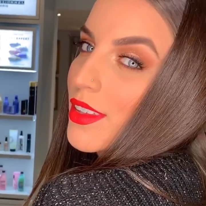 Bruna Unzuetaのインスタグラム：「“Que quede claro...” videozin pra enaltecer essa equipe que amo demais! Hair pelas mão do @aprigiotiago e a make  babado é da @isadora.bonadio ❤️」