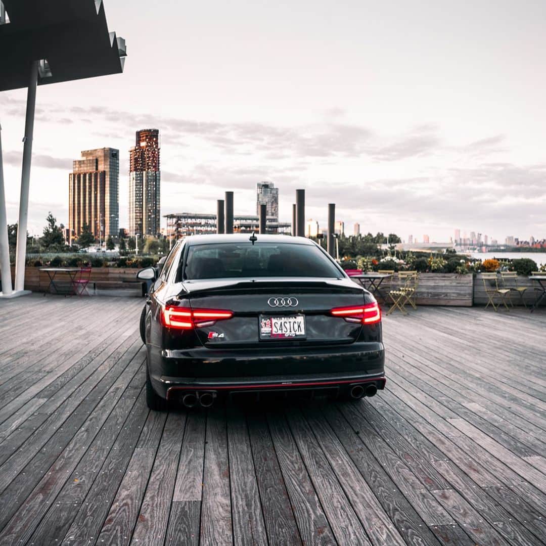 CarsWithoutLimitsさんのインスタグラム写真 - (CarsWithoutLimitsInstagram)「What would your daily driver/fun car be? COMMENT BELOW! 🌄 Photo @liv3life_media  #carswithoutlimits #audi #s4 #audis4」9月5日 11時21分 - carswithoutlimits