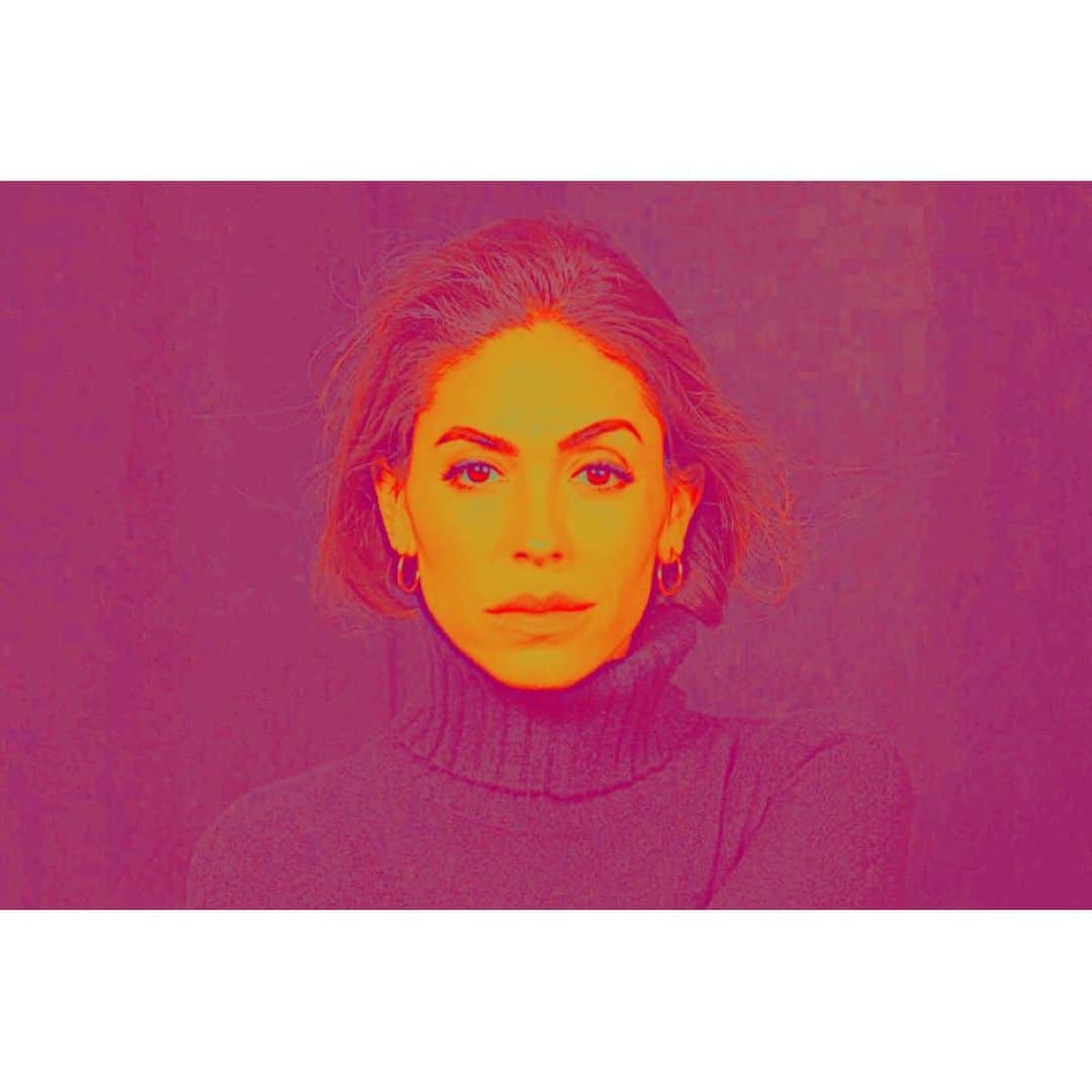 ナタリア・コルドバ・バックリーのインスタグラム：「here kitty cat... whoever did this edit...merci...🌹. 📷 @msayles」