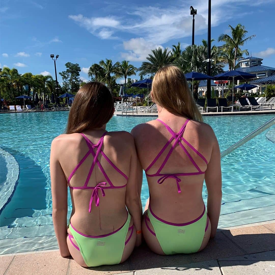 スピードさんのインスタグラム写真 - (スピードInstagram)「Sisters 💚💜 📷 @laurenwetherell02 & @lilyywetherell  Don't forget to tag us on your Speedo Twinning pics!  @speedouk #TeamSpeedo #Speedo #SpeedoTwinning」9月5日 22時20分 - speedo