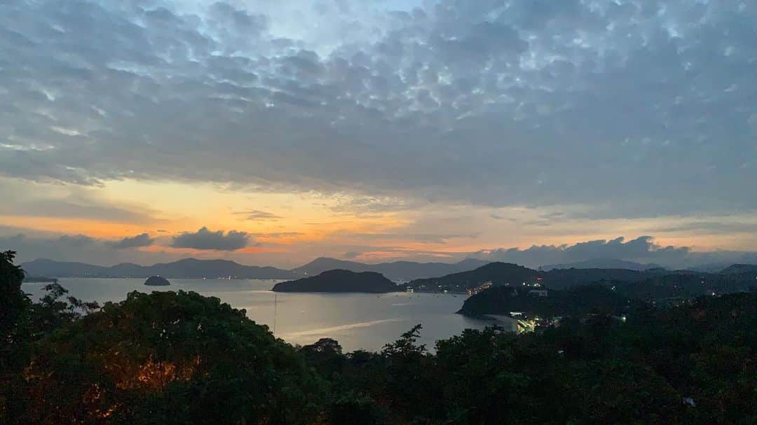 ラライン・シャーのインスタグラム：「Life is... enough #unfiltered」