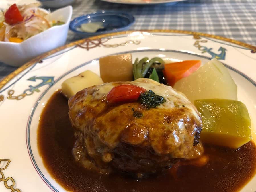 藤坂奈央さんのインスタグラム写真 - (藤坂奈央Instagram)「. 今日も暑かったですね！ 夏が戻ってきたみたいだ…😳 . お昼ごはんは以前取材でもお世話になった 『みち亭』で食べました♪ . メインのチーズハンバーグはもちろん 定番のカボチャスープもおいしかったです🥄 . . 今日も常連さんなどで賑わっていましたよ☺️ . #長崎ランチ #みち亭 #取材ごはん #稲佐山 #長崎 #nagasaki #nagasakigram #愛すべき長崎の〇〇 #Jチャン長崎 #アナウンサー #藤坂奈央」9月5日 20時50分 - naofujisaka_