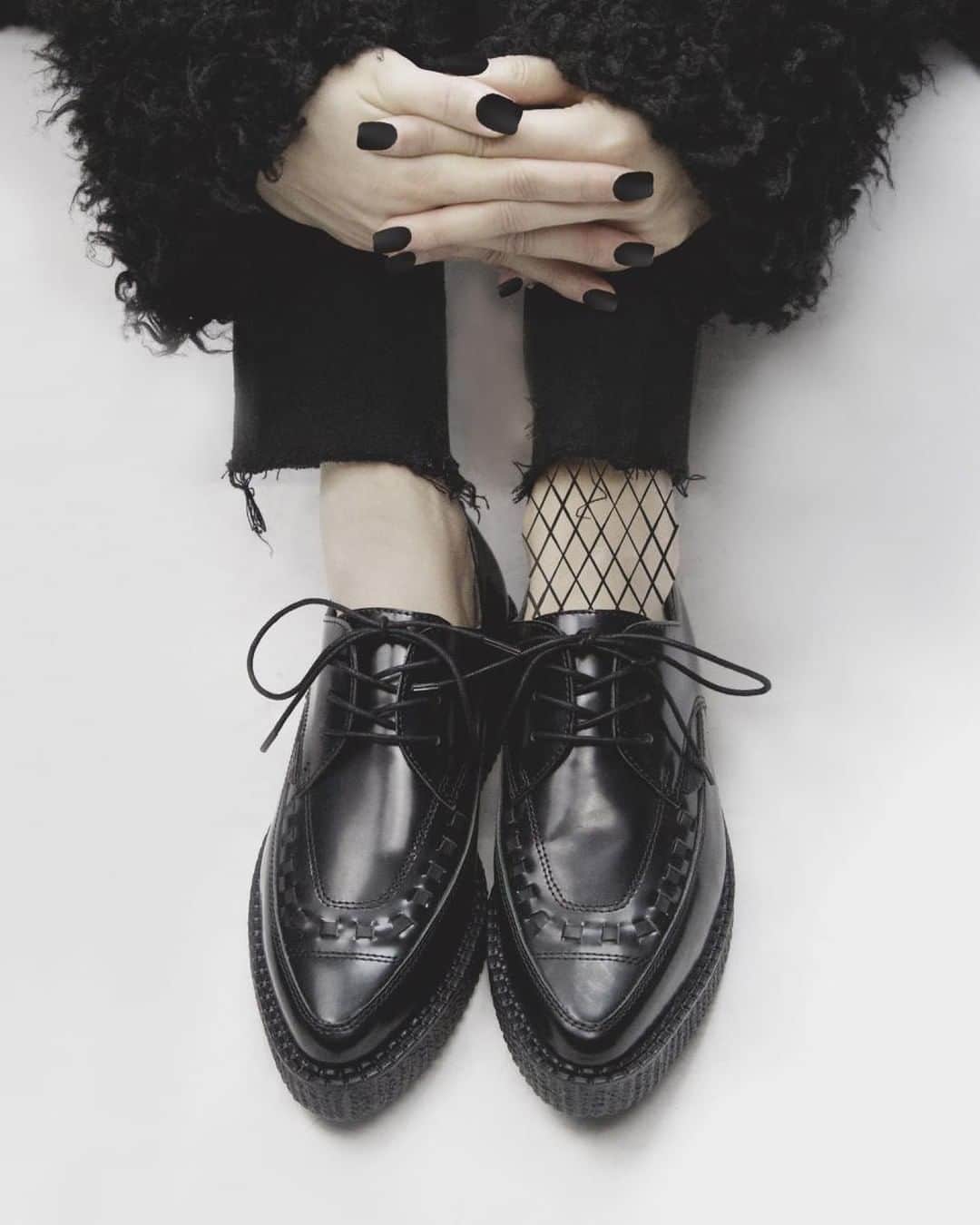 のインスタグラム：「The Original Barfly Creeper- this is is the single sole version in black leather. From size 2 to size 12 Algender.⁠ ⁠ ⁠ ⁠ #UndergroundEngland #UndergroundShoes #UndergroundCreeper #BarflyCreeper #Creepers #Underground #Barfly #PointedCreeper #OriginalCreeper」