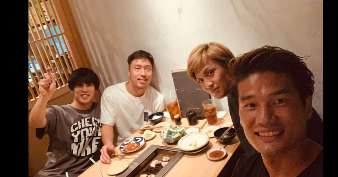 山下達也さんのインスタグラム写真 - (山下達也Instagram)「このメンバーで焼肉行ってきました。 めっちゃ美味かった😋 ソメ君今日も御馳走様でした🙏 いつもすいません。  #染谷悠太 #三原雅俊  #江坂任  #山下達也 #みんな関西かじってる人 #そろそろ純粋な柏戦士ともご飯行かないと #若い選手誘ってくれぃ #まだ馴染めてないんかな #人見知り #三原のマーとバス釣りに行きたいと思ってます #オススメの場所あれば教えて下さい #釣りよかでしょう #チャンネル登録済み」9月5日 21時07分 - yamagozero