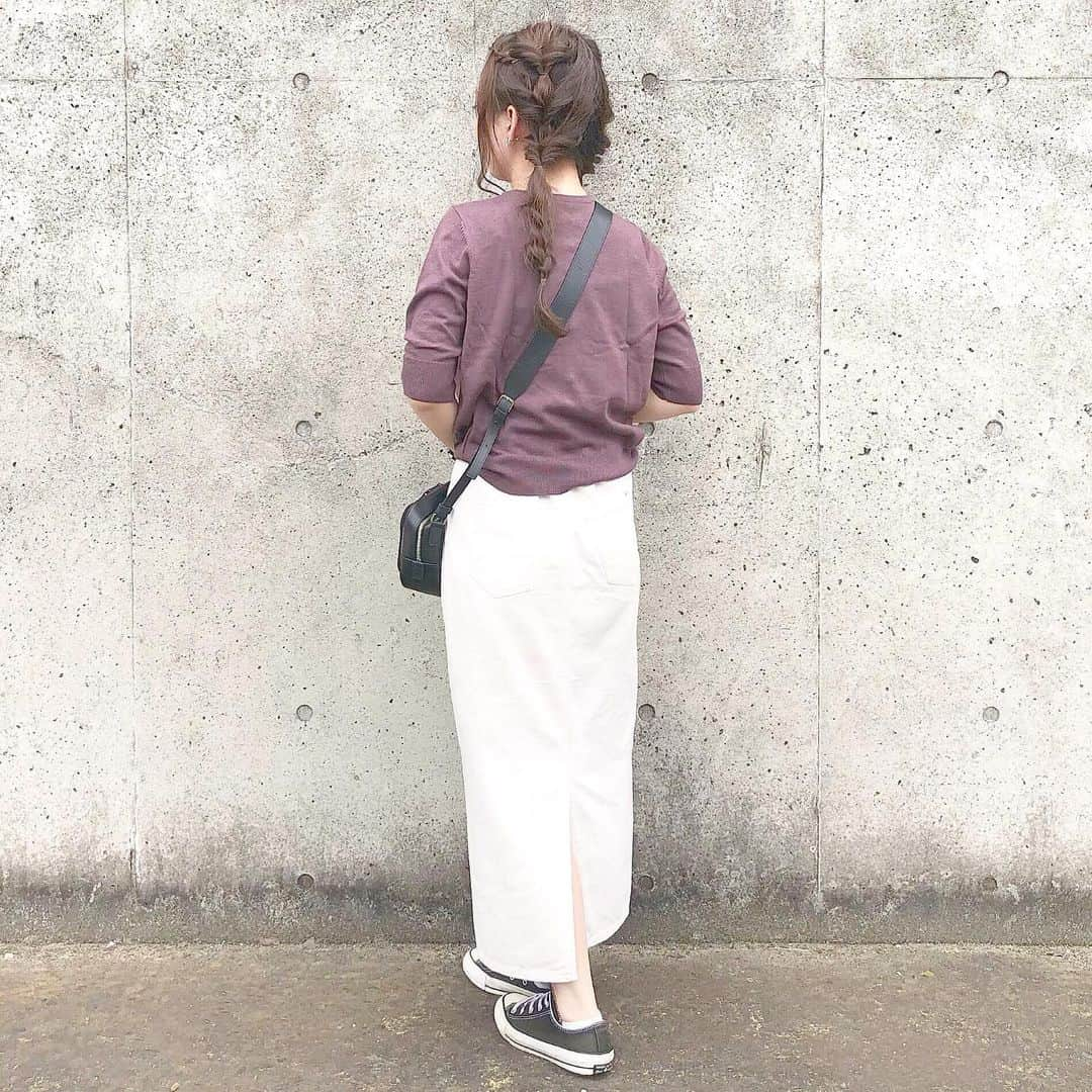 haruさんのインスタグラム写真 - (haruInstagram)「ㅤㅤㅤㅤㅤㅤㅤㅤㅤㅤㅤㅤㅤ ㅤㅤㅤㅤㅤㅤㅤㅤㅤㅤㅤㅤㅤ ㅤㅤㅤㅤㅤㅤㅤㅤㅤㅤㅤㅤㅤ #ootd ㅤㅤㅤㅤㅤㅤㅤㅤㅤㅤㅤㅤㅤ 珍しい色のお洋服♡ パールのボタンが可愛いのです🥺💕 ブラックと迷ったけど 持ってない色に挑戦✨ ㅤㅤㅤㅤㅤㅤㅤㅤㅤㅤㅤㅤㅤ ホワイトって何でも合うし最強ですね☺( 笑 ) ㅤㅤㅤㅤㅤㅤㅤㅤㅤㅤㅤㅤㅤ ひまわり畑🌻の時と同じヘアアレンジだけど 明日か明後日には載せますね💓 ㅤㅤㅤㅤㅤㅤㅤㅤㅤㅤㅤㅤㅤ ㅤㅤㅤㅤㅤㅤㅤㅤㅤㅤㅤㅤㅤ ❤︎ tops : @urs_official ❤︎ skirt : #retrogirl ❤︎ bag : #agnesbe ❤︎ shoes : #converse ㅤㅤㅤㅤㅤㅤㅤㅤㅤㅤㅤㅤㅤ いつも見てくださってありがとうございます☺ ㅤㅤㅤㅤㅤㅤㅤㅤㅤㅤㅤㅤㅤ #urs_styling #urs_official #ユアーズ #前後2wayパールボタンニットカーディガン #harucd ㅤㅤㅤㅤㅤㅤㅤㅤㅤㅤㅤㅤㅤ」9月5日 21時16分 - __haru3