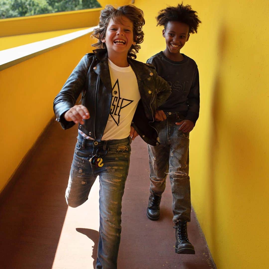 ディーゼルのインスタグラム：「When you’re a kid, your friends are there for you anywhere you go. So is denim. @diesel.kid #UnstoppableKids」
