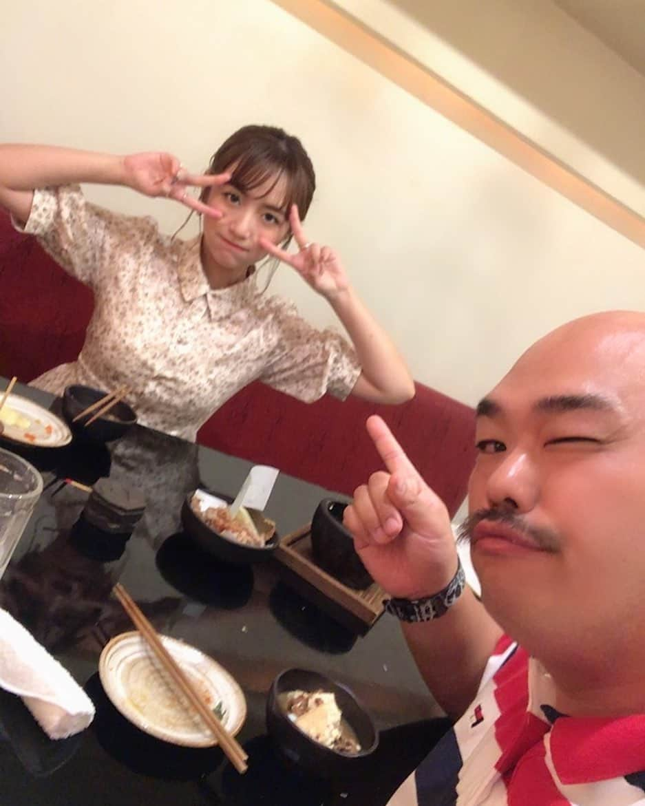 クロちゃんさんのインスタグラム写真 - (クロちゃんInstagram)「たかみなと仕事終わりにご飯だしんよー！ たかみなは、たくさん食べてるしんねーw」9月5日 21時25分 - kurochandesuwawa