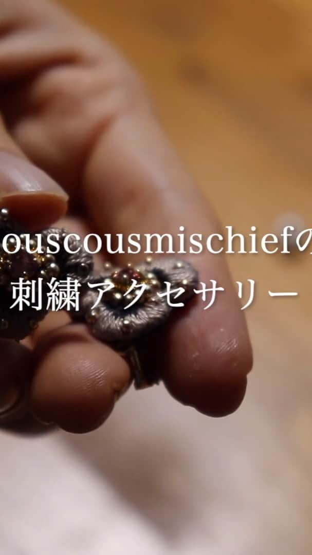 handmade shopのインスタグラム：「刺繍アクセサリーの制作過程です﻿ ﻿ 今まで制作風景を見せることは﻿ あまりありませんでしたが﻿ ﻿ 時間をかけて一つ一つ丁寧に﻿ 作っている様子が伝わるといいな﻿ という想いで動画を撮りました。﻿ ﻿ 繊細ながらも品のある刺繍アクセサリー﻿ デザイン、素材、着け心地、﻿ 全てにこだわっている作品です﻿ ﻿ IGTVに載せている動画は﻿ ショートバージョンです🌟﻿ ﻿ ロングバージョンはyoutubeに﻿ 載せているので「eri yamazato」﻿ で検索していただけると出てくると思います﻿ ﻿ 9/6(金)21:00〜からonline shopにて﻿ アクセサリーの販売を行います﻿ ぜひご覧になってみてください🌜」